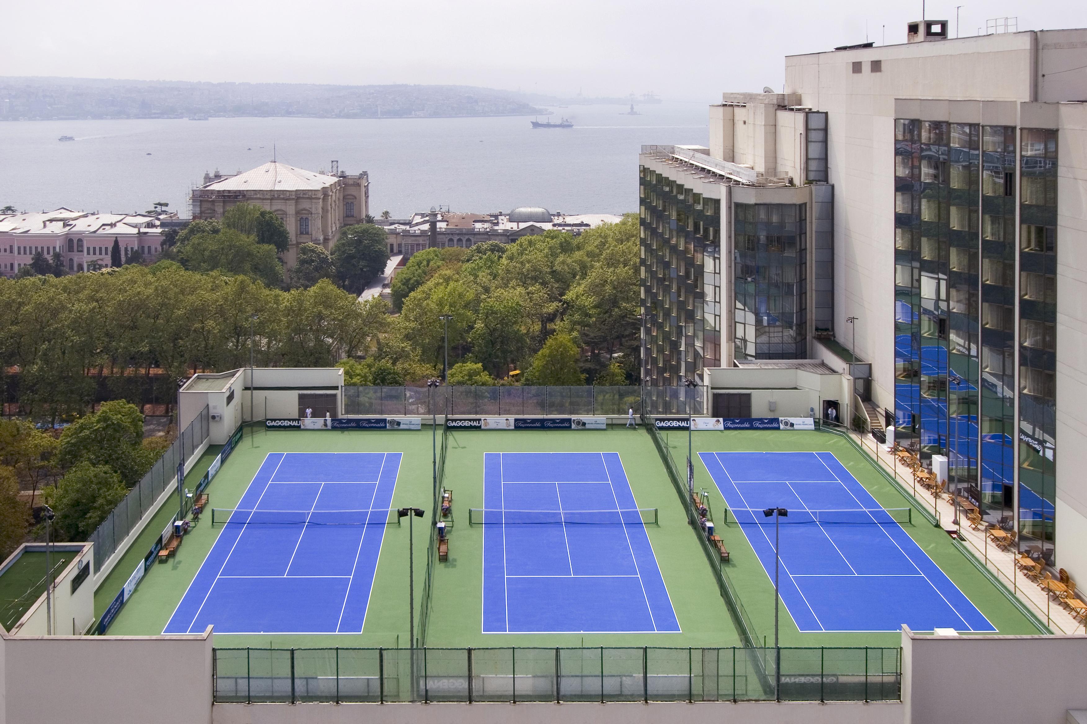 Swissotel The Bosphorus Istanboel Buitenkant foto Tennis courts at the West 57